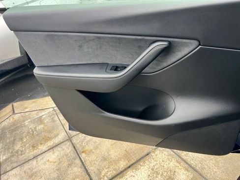 Used 2021 Tesla Model Y Long Range image 17