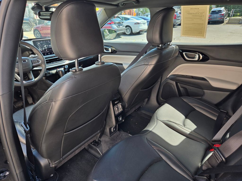 Used 2023 Jeep Compass Limited w/ Sun and Sound Group AWD/4WD image 14
