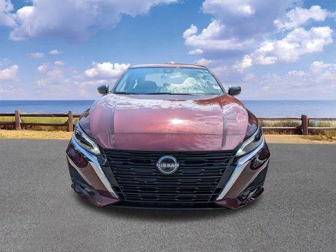 Used 2025 Nissan Altima 2.5 SV FWD image 11