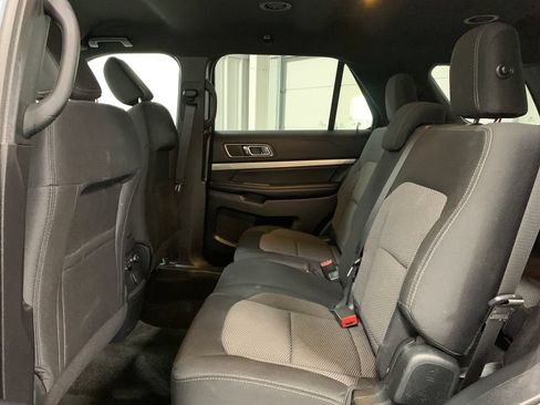 Used 2018 Ford Explorer XLT AWD/4WD image 20