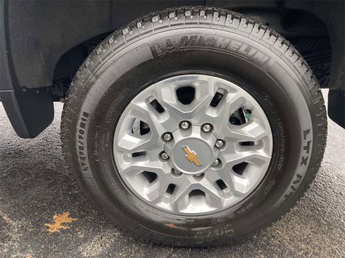 Used 2024 Chevrolet Silverado 2500 LTZ image 10