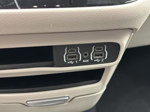 Used 2024 Chrysler Pacifica Touring-L FWD image 24