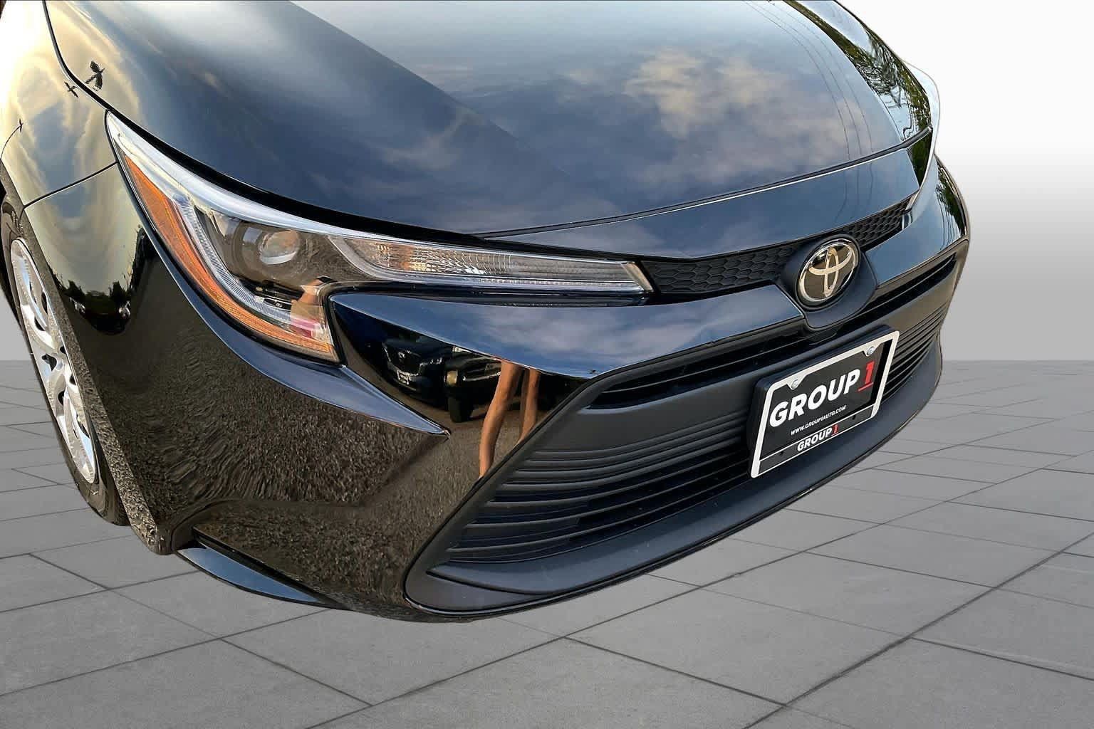 Used 2023 Toyota Corolla LE FWD image 28