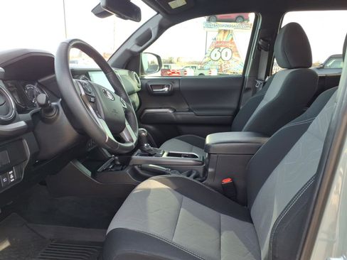 Used 2022 Toyota Tacoma TRD Off-Road image 10