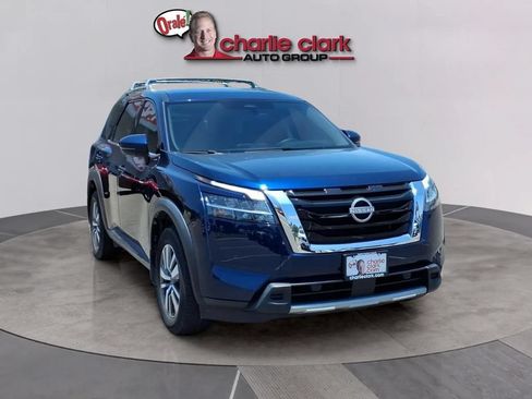 Used 2024 Nissan Pathfinder SL FWD image 7