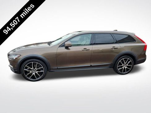 Used 2018 Volvo V90 T6 Cross Country w/ Convenience Package image 2