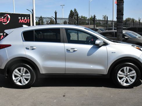 Used 2019 Kia Sportage LX AWD/4WD image 9