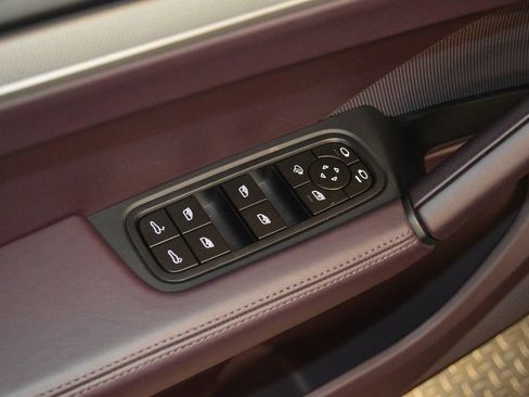 Certified 2025 Porsche Cayenne Coupe image 18