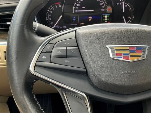 Used 2019 Cadillac XT5 FWD image 16