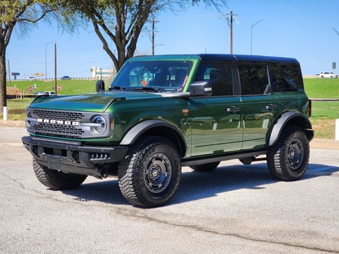 Used 2024 Ford Bronco Badlands image 2