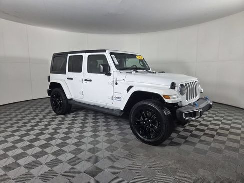 Used 2022 Jeep Wrangler Unlimited Sahara AWD/4WD image 3