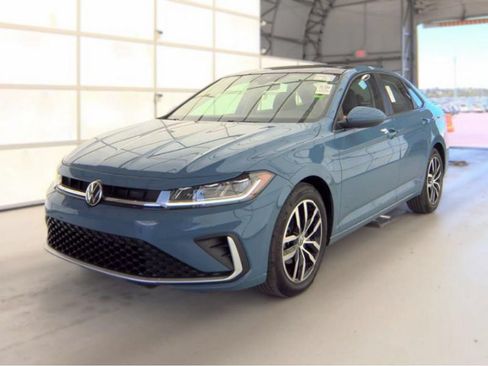 Used 2026 Volkswagen Jetta SE FWD image 2
