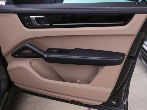 Certified 2023 Porsche Cayenne Coupe image 36