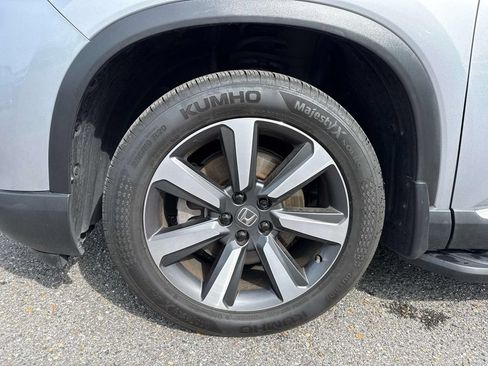Used 2024 Honda Pilot Touring image 3