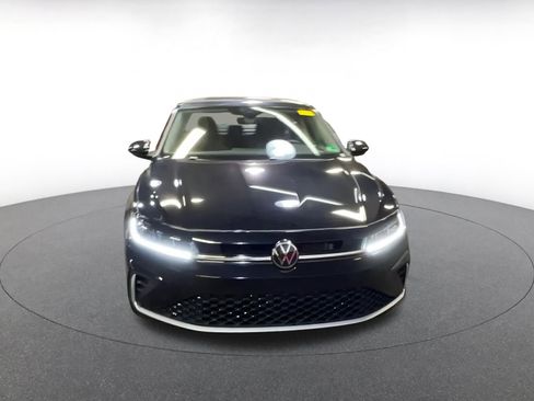 Used 2025 Volkswagen Jetta SE image 4