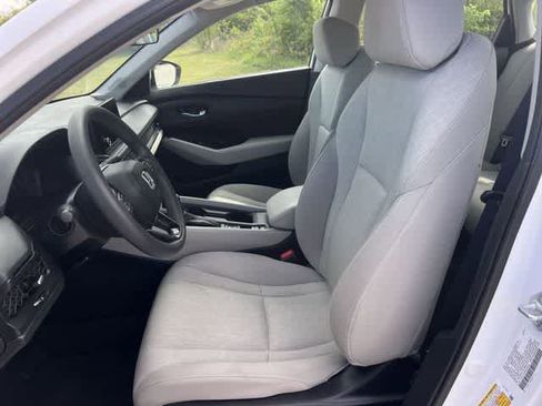 Used 2023 Honda Accord EX image 11