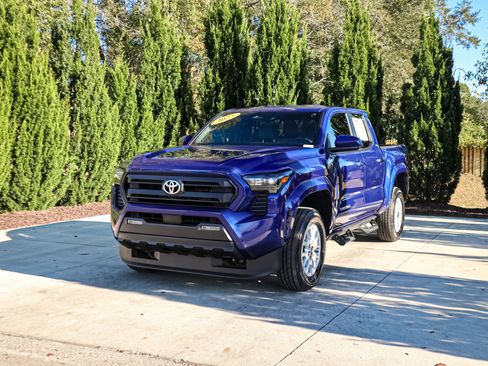 Used 2025 Toyota Tacoma SR5 image 5