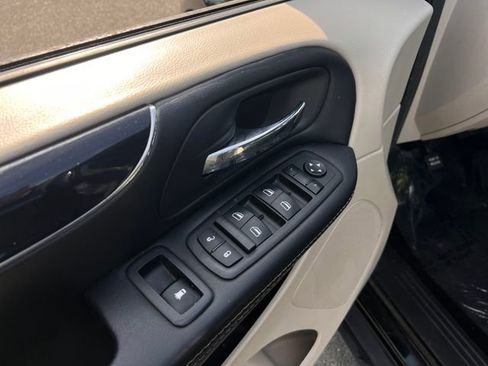 Used 2019 Dodge Grand Caravan SXT FWD image 10