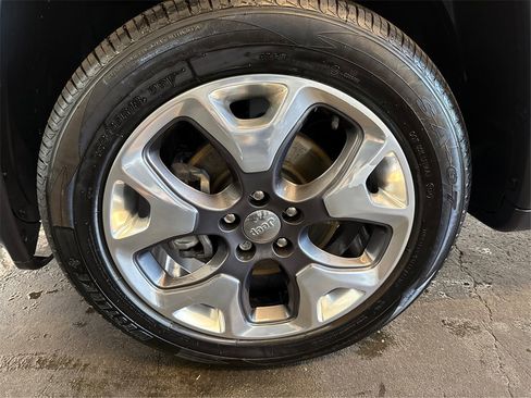 Used 2020 Jeep Compass Limited image 15