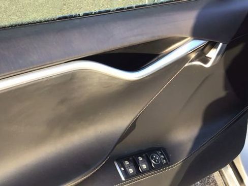 Used 2017 Tesla Model S 60 image 14