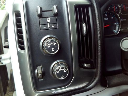 Used 2018 Chevrolet Silverado 1500 LT w/ Trailering Package AWD/4WD image 13