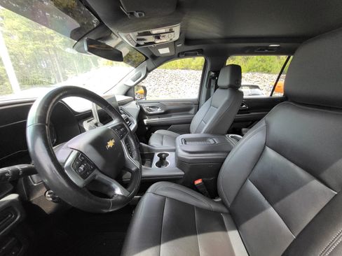 Used 2022 Chevrolet Suburban LT w/ LT Signature Package AWD/4WD image 10