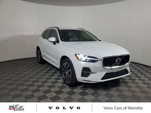 Used 2022 Volvo XC60 B5 Momentum w/ Climate Package FWD image 1