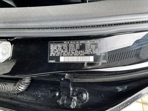 Used 2018 Volvo XC60 T6 Momentum w/ Convenience Package image 28