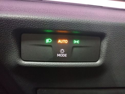 New 2025 Volkswagen Tiguan SE image 22