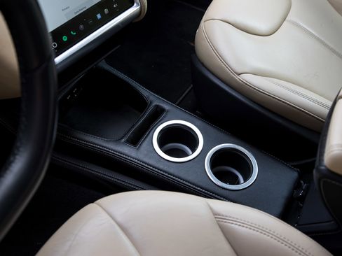 Used 2014 Tesla Model S 85 image 23