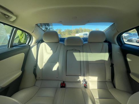 Used 2017 Volvo S60 T5 Inscription image 25