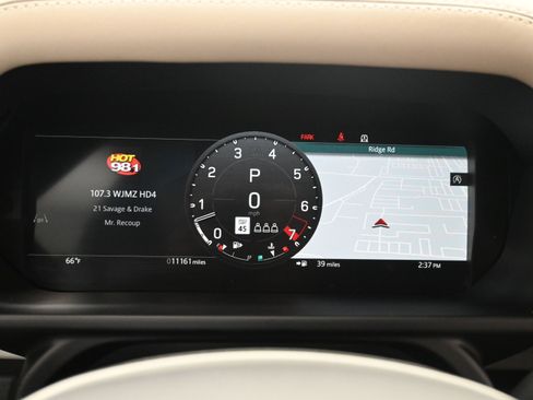 Used 2024 Land Rover Defender 90 X-Dynamic SE image 17