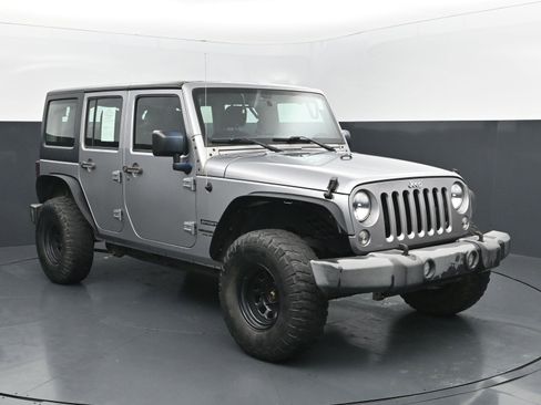 Used 2016 Jeep Wrangler Unlimited Sport w/ Connectivity Group AWD/4WD image 7