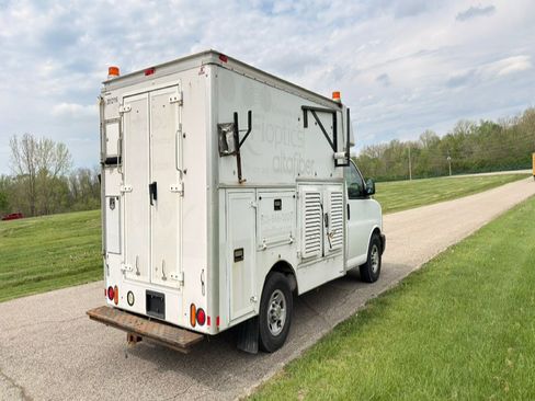 Used 2012 Chevrolet Express 3500 RWD image 4