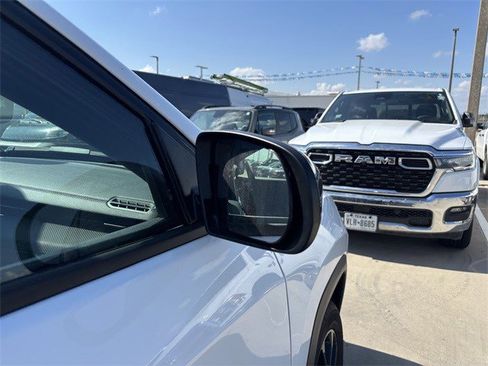 New 2026 Jeep Compass Latitude image 13