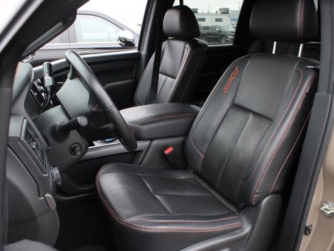 Used 2020 Nissan Titan PRO-4X w/ Pro-4x Convenience Package image 15