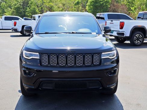 Used 2020 Jeep Grand Cherokee Altitude image 3