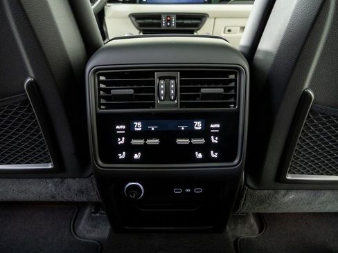 New 2026 Porsche Cayenne Base image 21