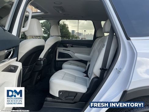 Used 2023 Kia Telluride EX w/ EX Captain's Chair Package FWD image 9