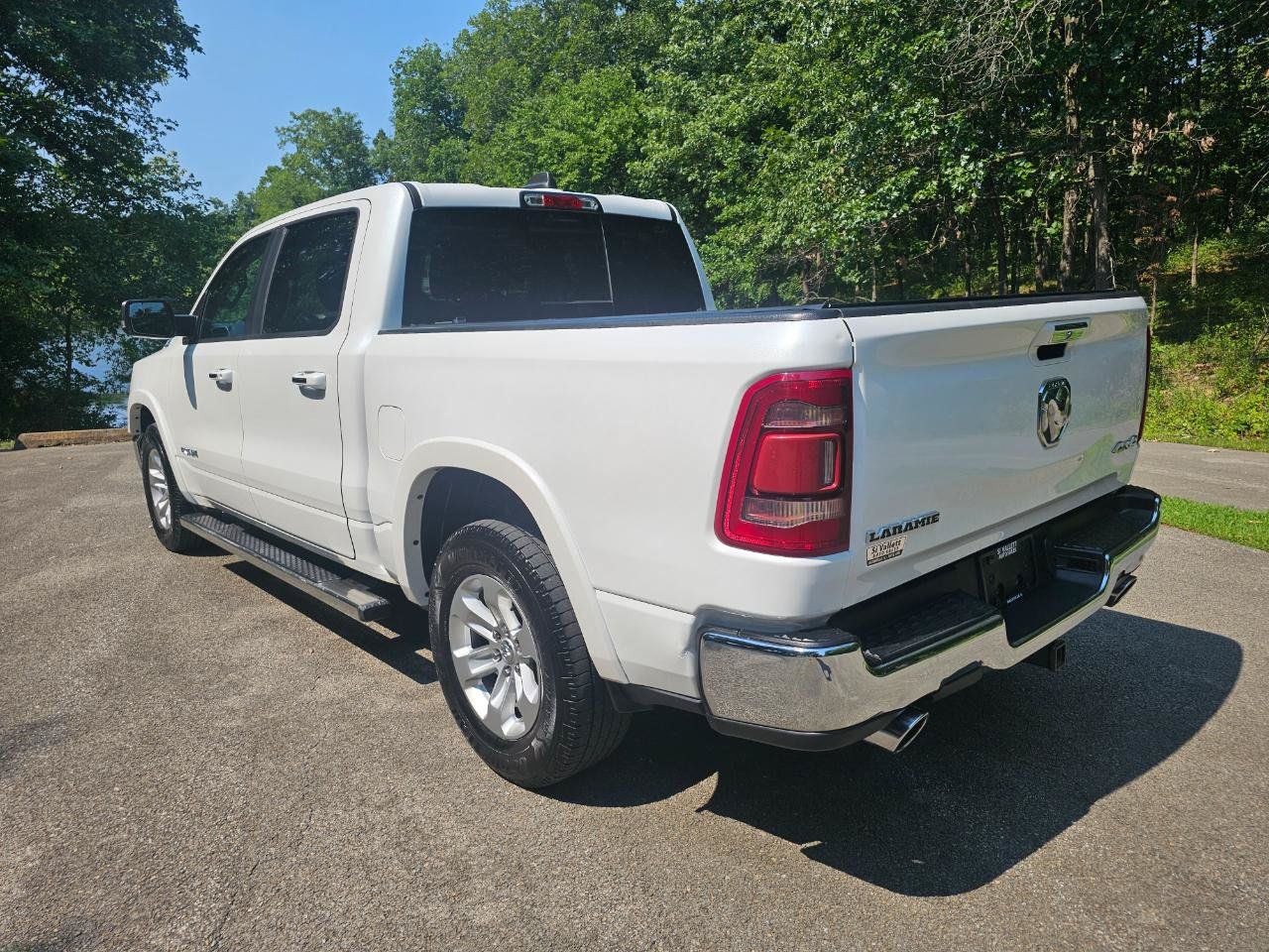 Used 2019 RAM 1500 Laramie AWD/4WD image 7
