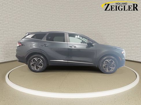 Used 2023 Kia Sportage LX AWD/4WD image 4