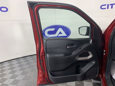 Used 2022 Nissan Frontier SV image 14