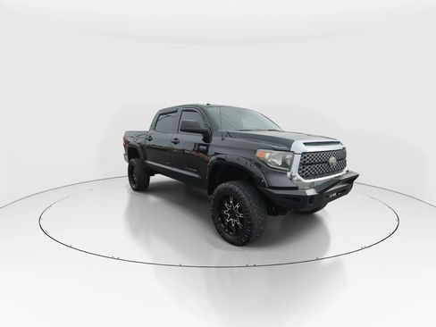 Used 2018 Toyota Tundra SR5 w/ SR5 Upgrade Package image 2