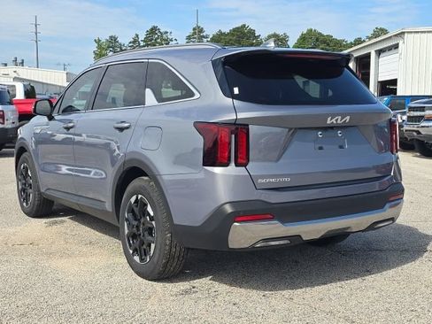 Used 2024 Kia Sorento S w/ Panoramic Sunroof Package FWD image 3