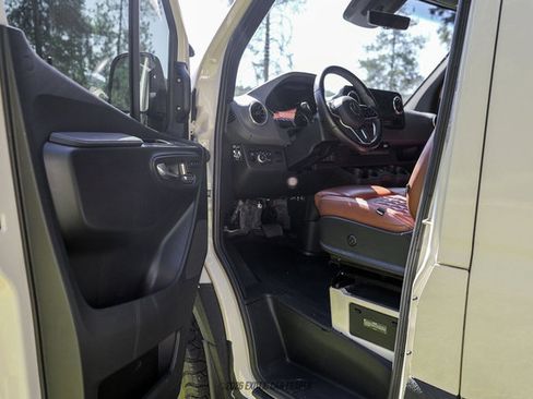 Used 2024 Mercedes-Benz Sprinter 2500 image 29
