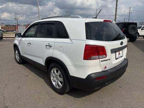 Used 2013 Kia Sorento LX w/ Convenience Pkg image 5
