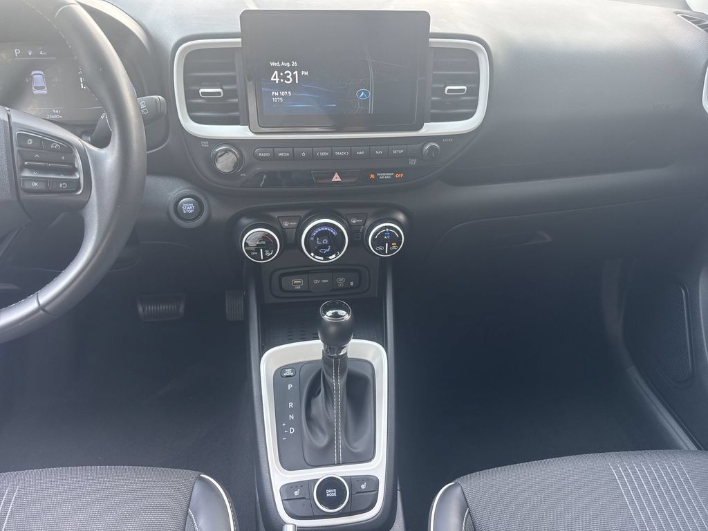 Used 2024 Hyundai Venue Limited FWD image 29