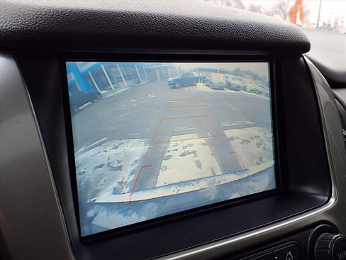 Used 2018 Chevrolet Suburban LT w/ LT Signature Package image 24