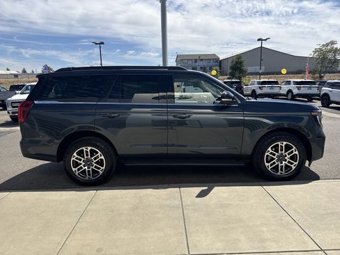 Used 2025 Ford Expedition Active AWD/4WD image 6