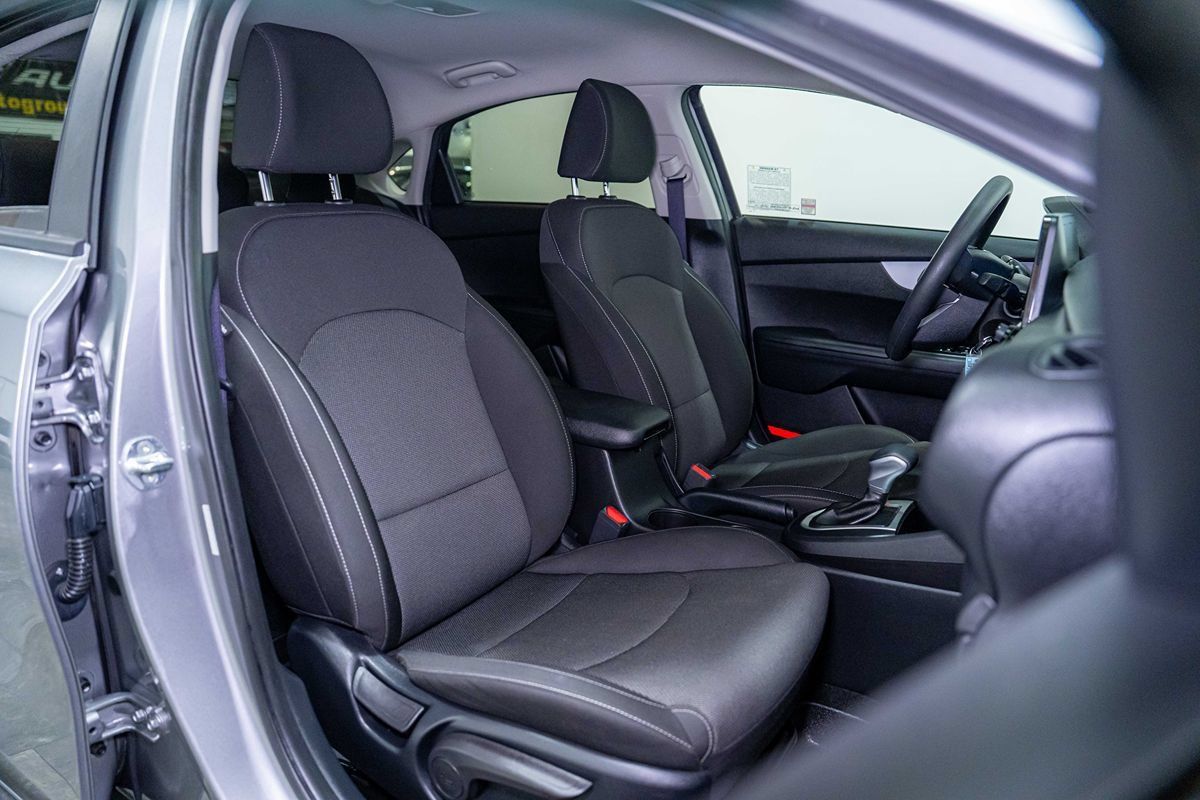 Used 2022 Kia Forte LXS FWD image 19